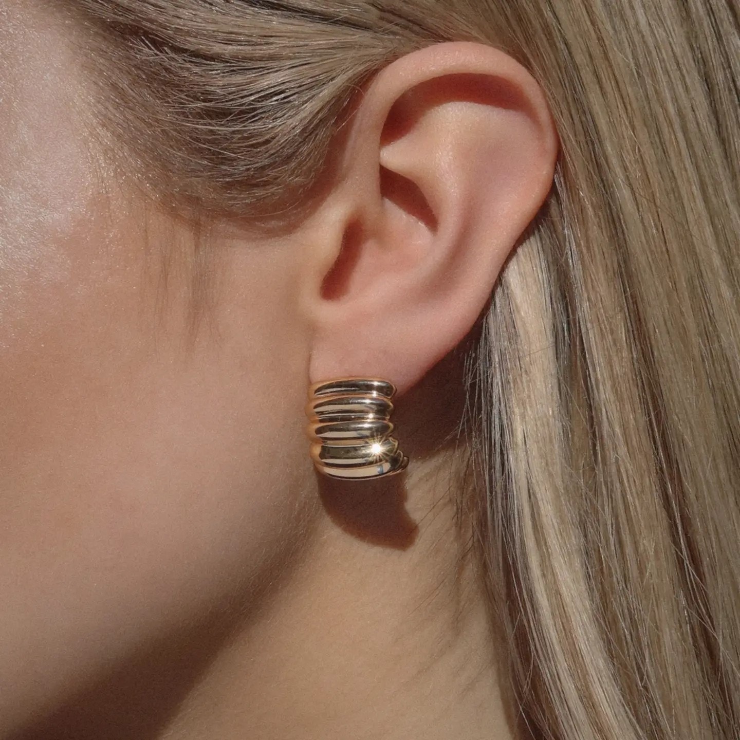 Nwt Mod + Jo Laurel Stud Earrings Gold Plated Ribbed Statement Studs — image 2 of 2